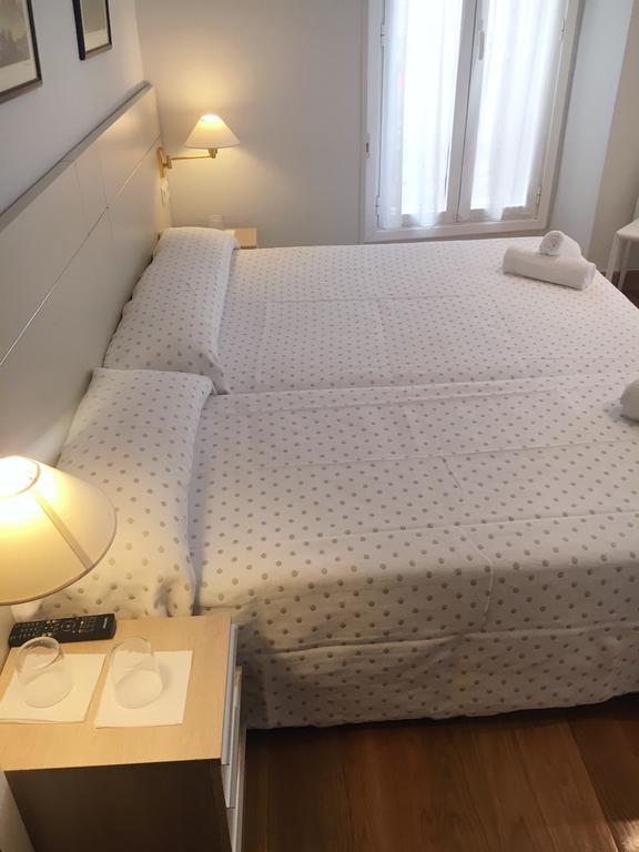Pension Larrea San Sebastian Bagian luar foto
