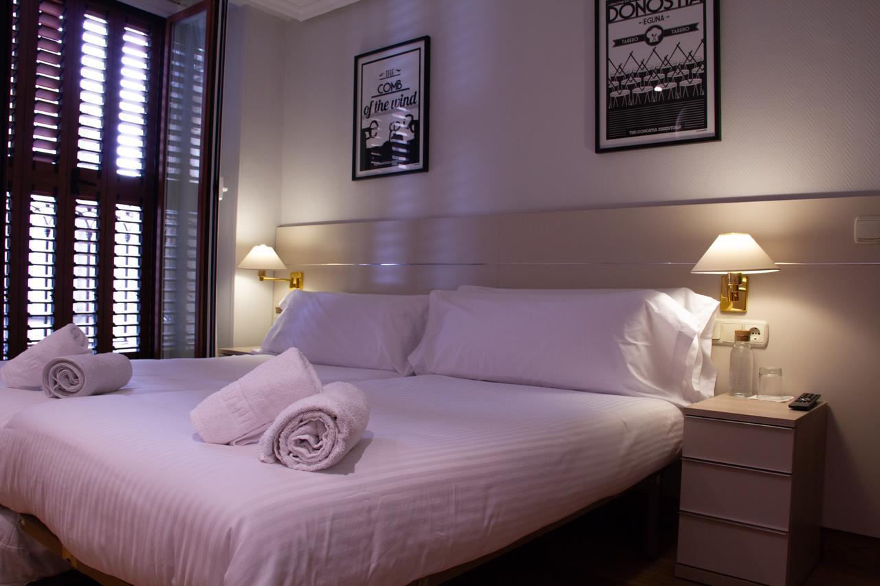 Pension Larrea San Sebastian Bagian luar foto