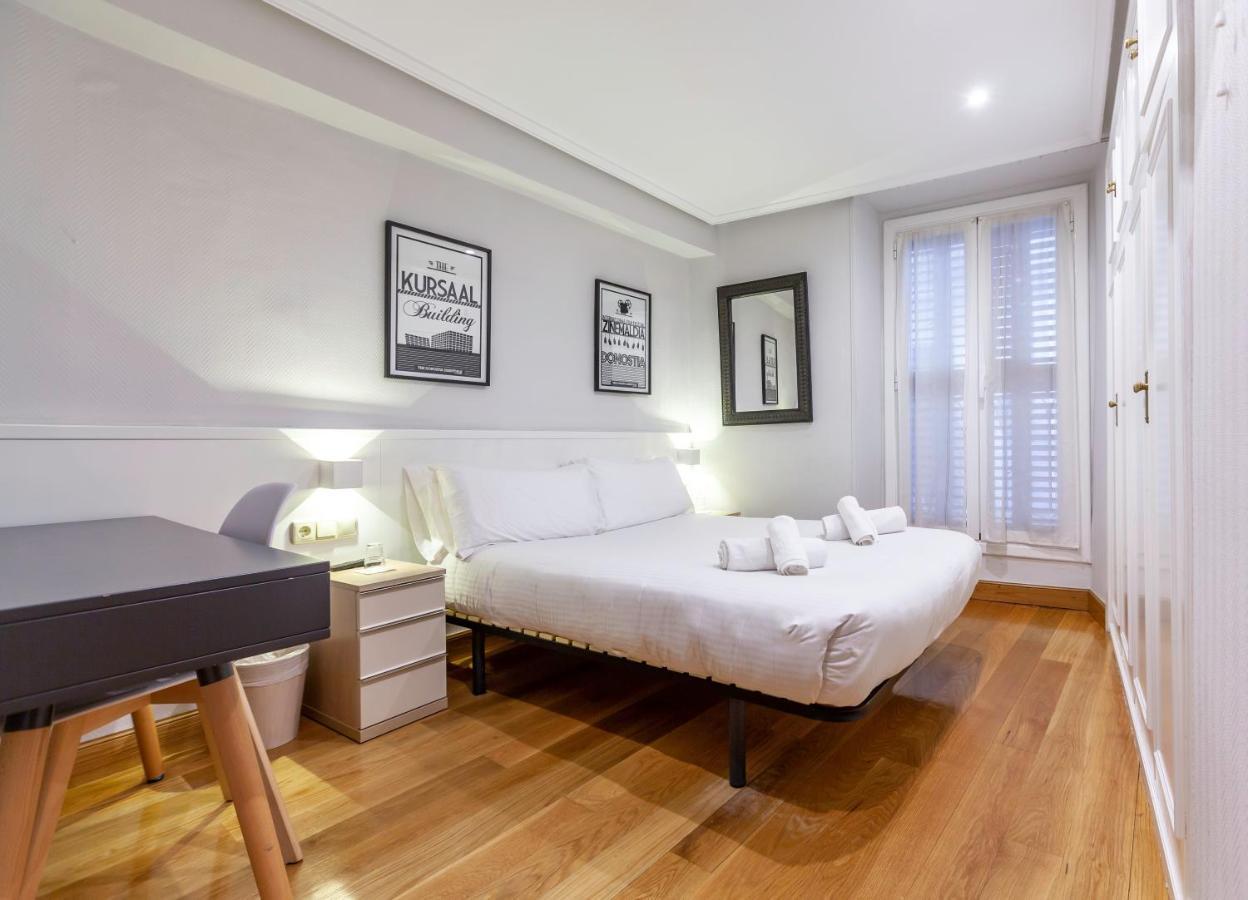 Pension Larrea San Sebastian Bagian luar foto